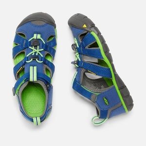 Boys Keens size 2 water/hike shoes